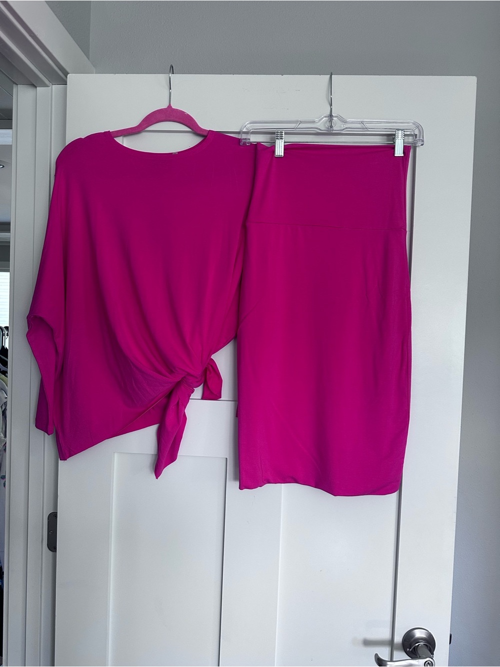 Women's Bright Fuchsia Pencil Skirt - Sleek Everyday Essential